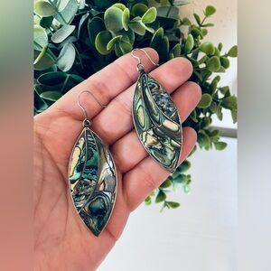 Beautiful Alpaca Mexico Abalone shell Silver Tone long dangle hook earrings